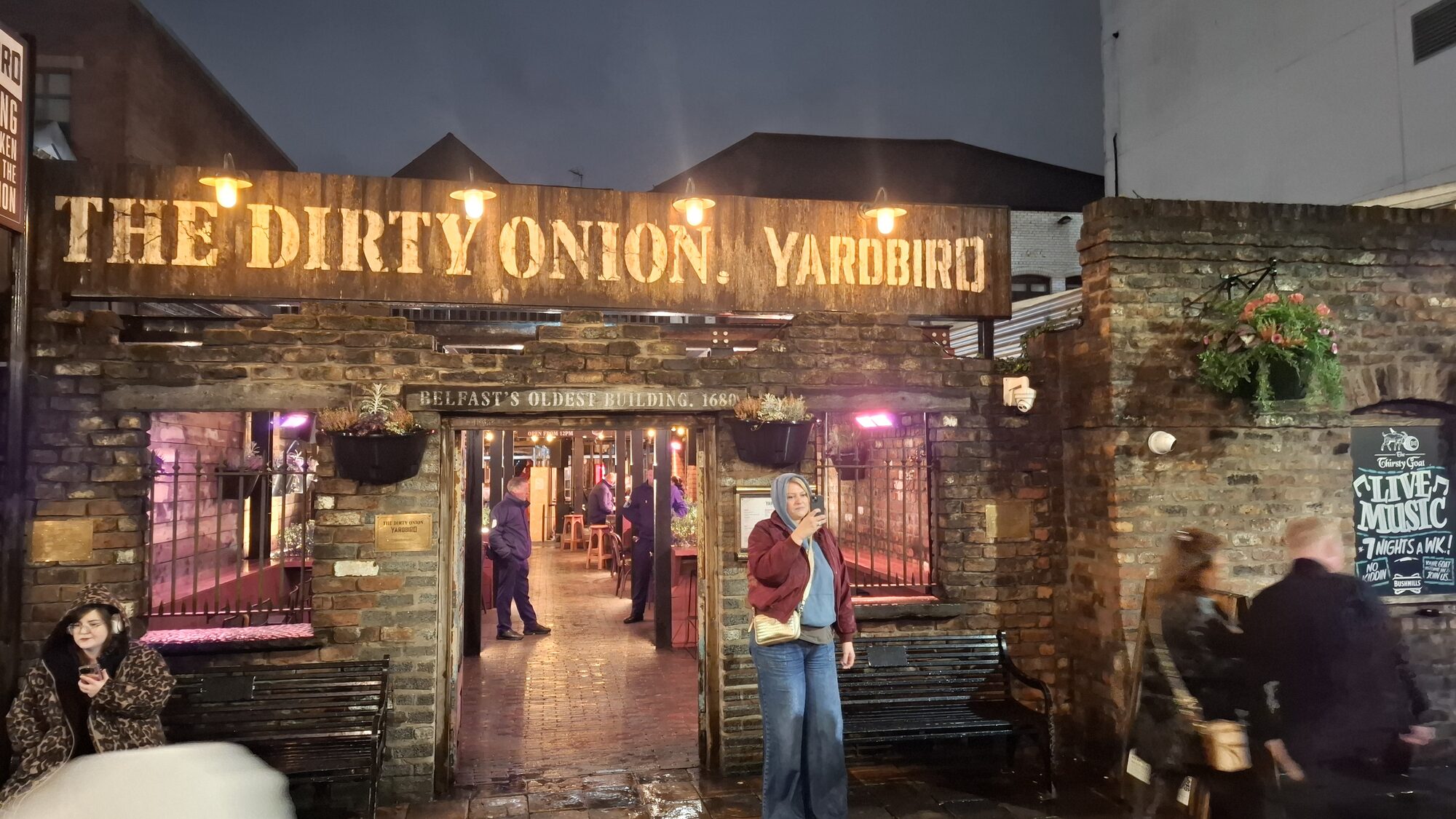 The Dirty Onion & Yardbird entrance
