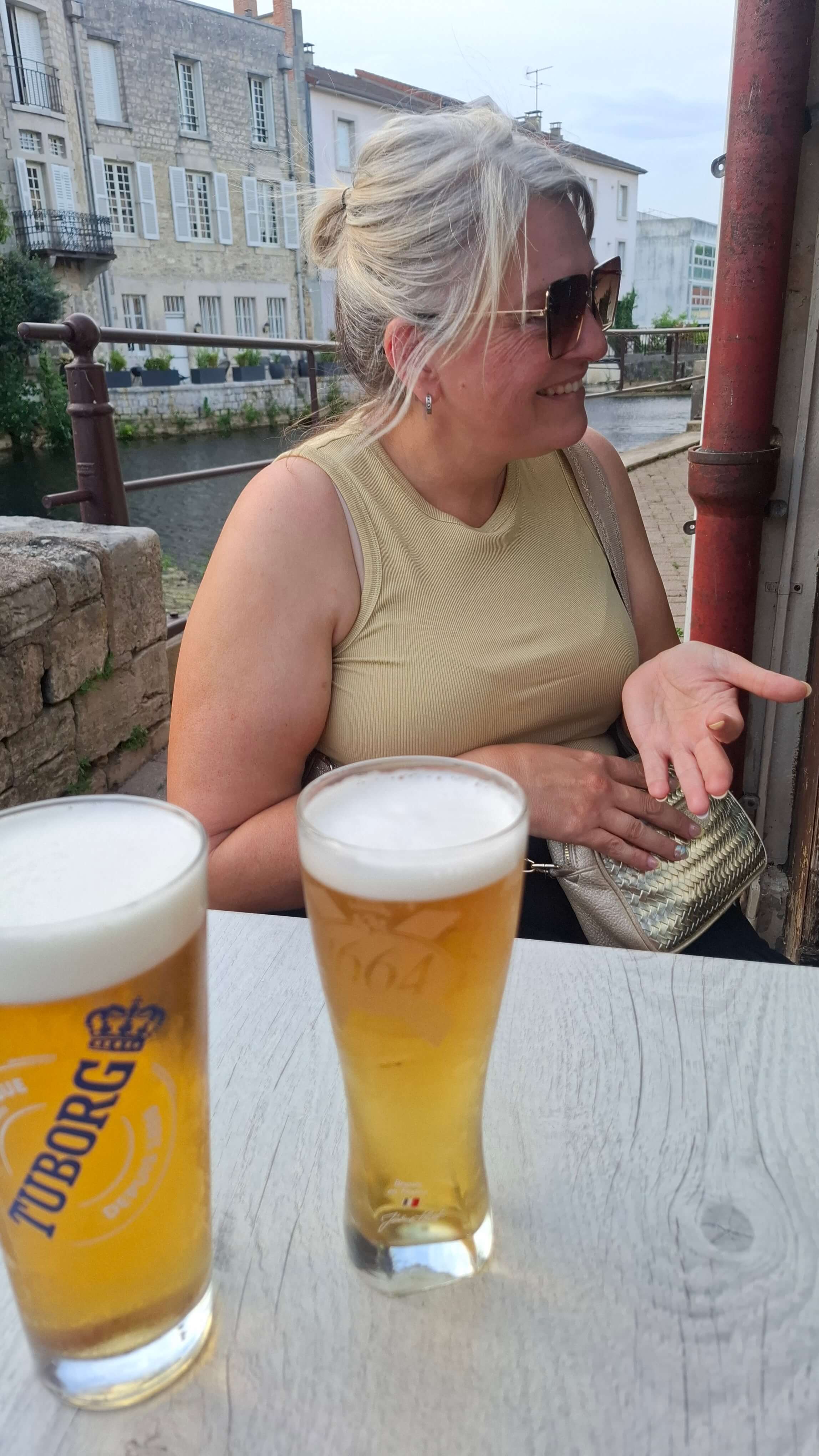 A third bar, right on the river