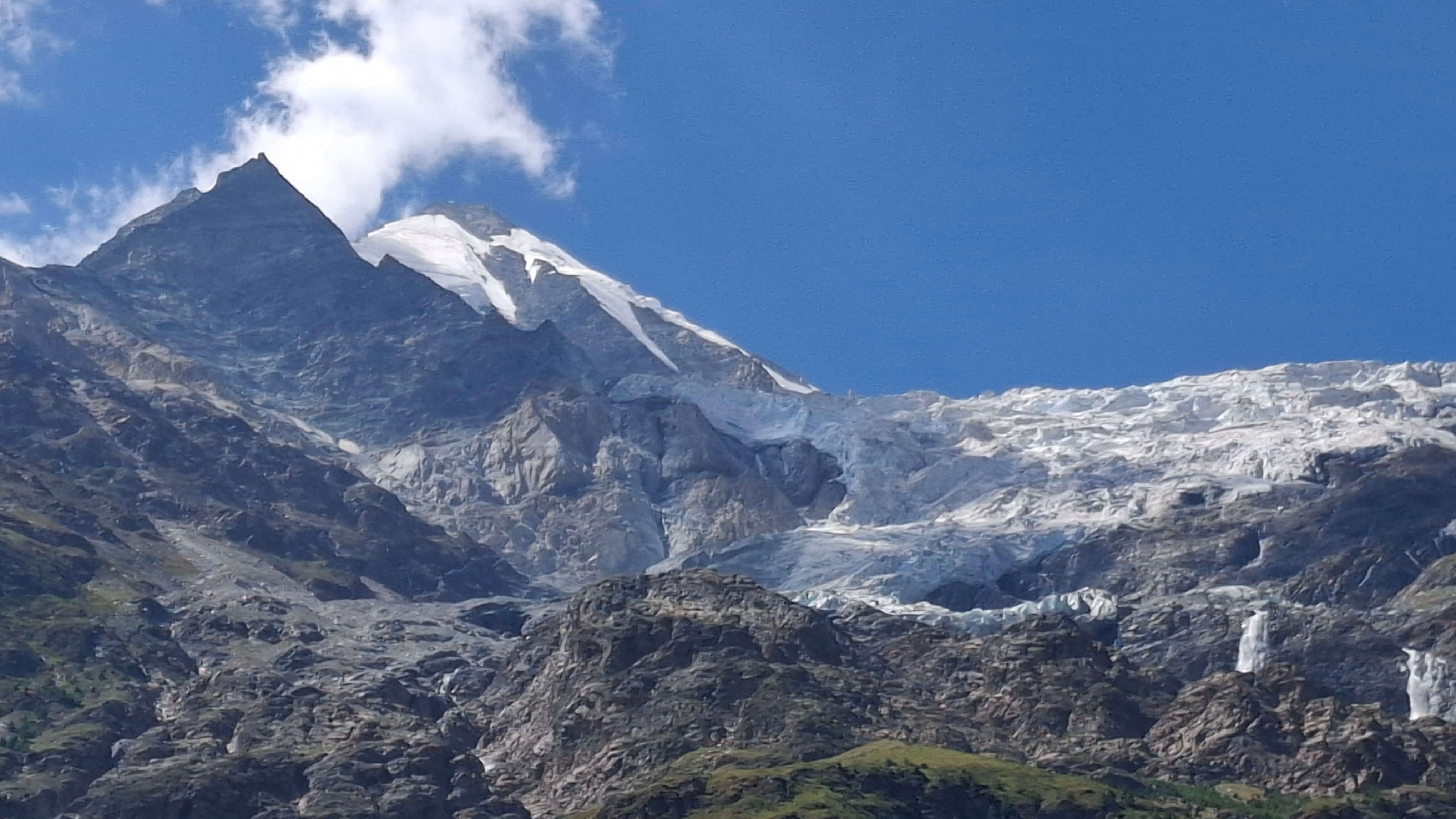 Spectacular mountain backdrop